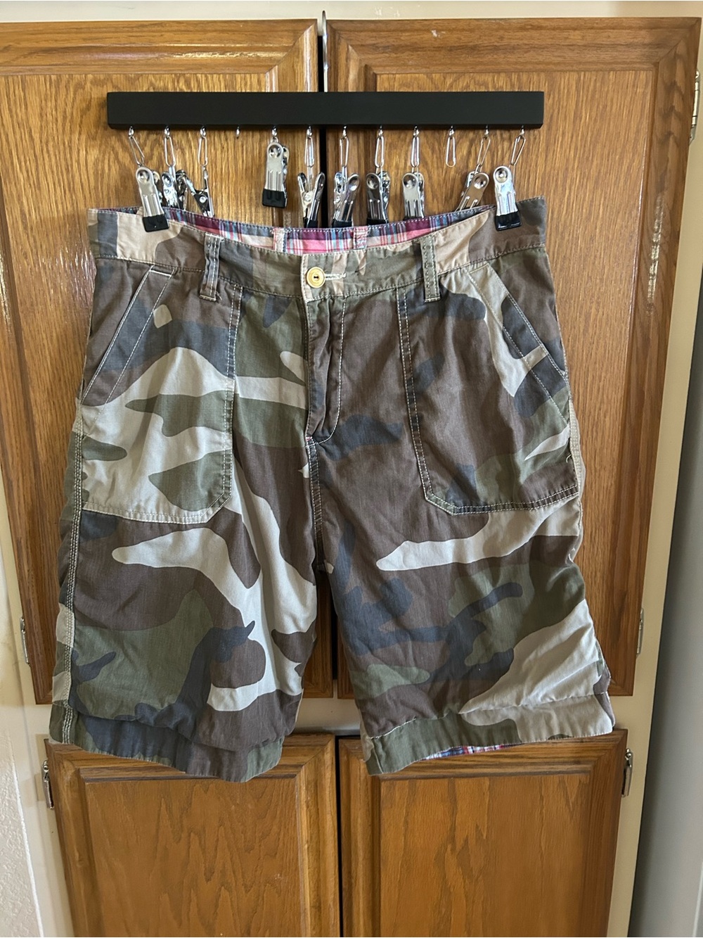 $20 Men’s Zara Reversible Camouflage Cargo Shorts / with reversible plaid side